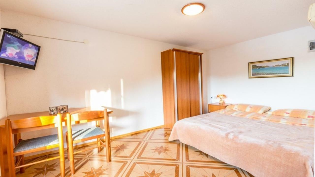 Pansion Mali Raj Apartment Govedari Exterior photo
